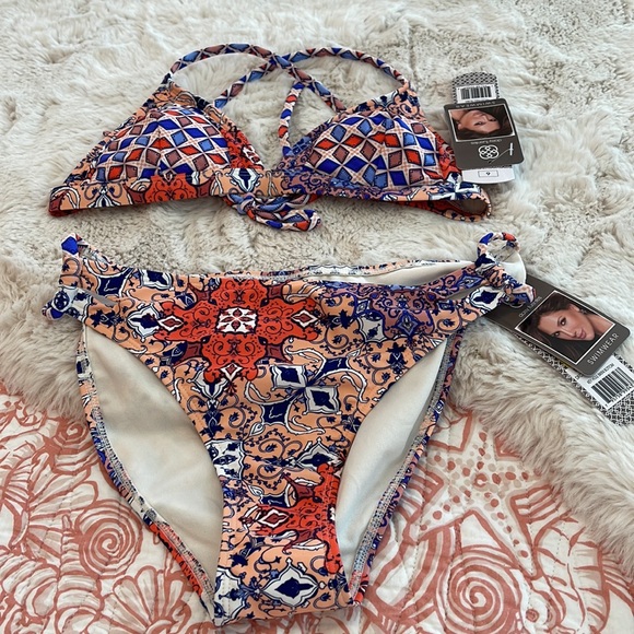 Daisy Fuentes Keyhole Bikini Bottom Pieced Fixed Tri-Bra Bikini Set 6 - Picture 6 of 13